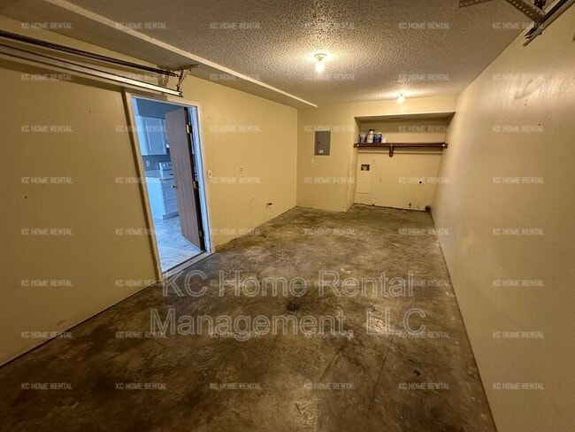 Building Photo - 502 Sky Vue Dr