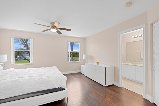 Building Photo - 16147 Sierra Palms Dr