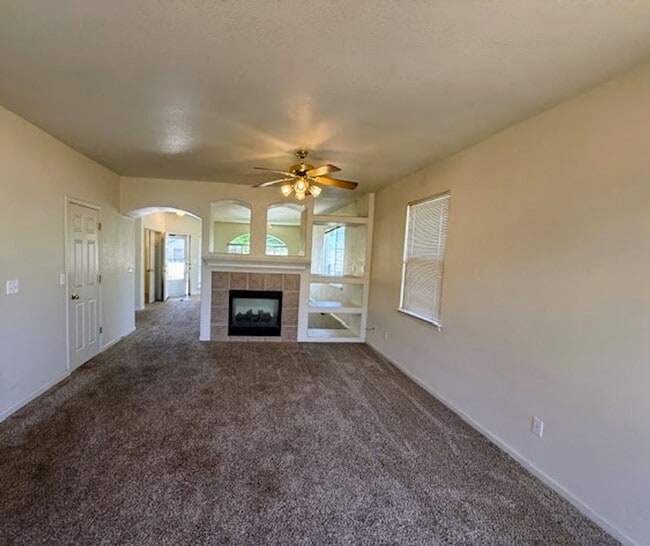 Building Photo - Beautiful Chichester Home
