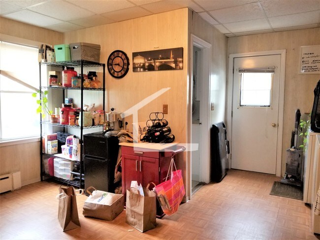 Building Photo - 7 Raymond St