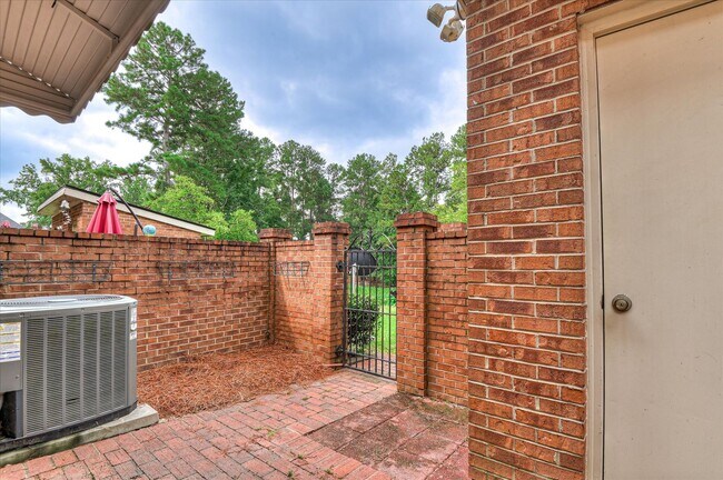 Building Photo - 407 Folkstone Cir