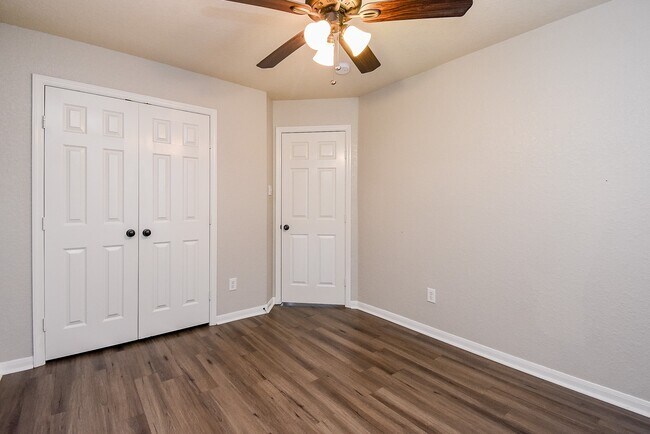 Building Photo - 14615 Cypress Cottage Ct