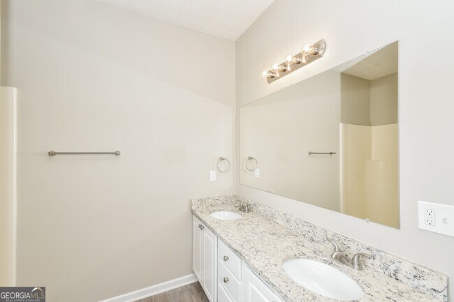 Building Photo - 4107 Robin Cir