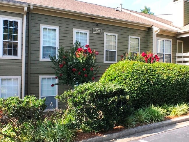 Building Photo - 1104 Riverview Dr
