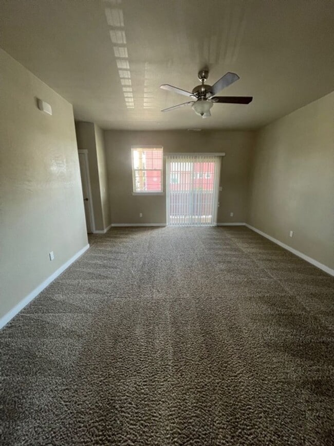 Building Photo - **SPECIAL** FIRST MONTH FREE W/ ONE YEAR LEASE/ 3 LEVEL CONDO W/ UPGRADES, GARAGE/ FENCED YARD