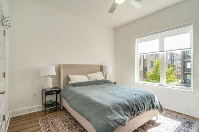Building Photo - Fully Furnished near Soccer stadium