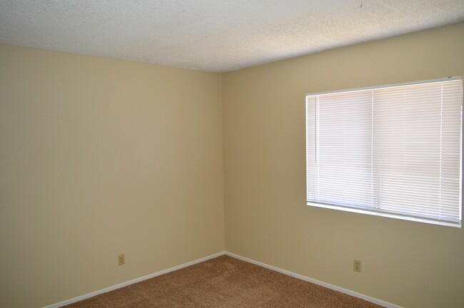 Building Photo - 11249 Heathrow Dr