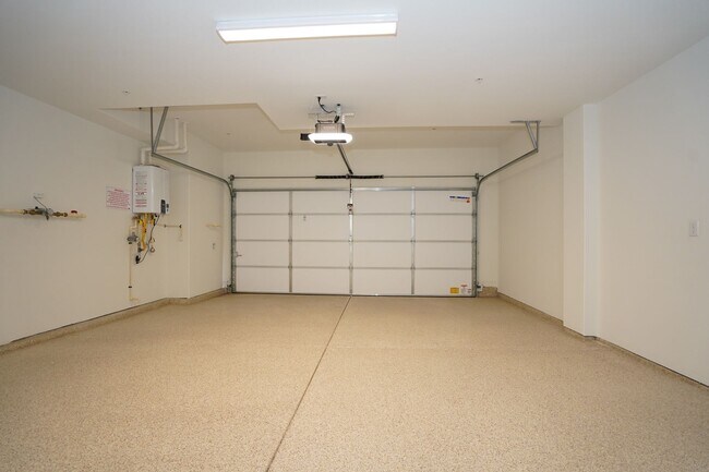 Building Photo - New Construction End Unit Luxury Townhome in Central Sunnyvale Location!