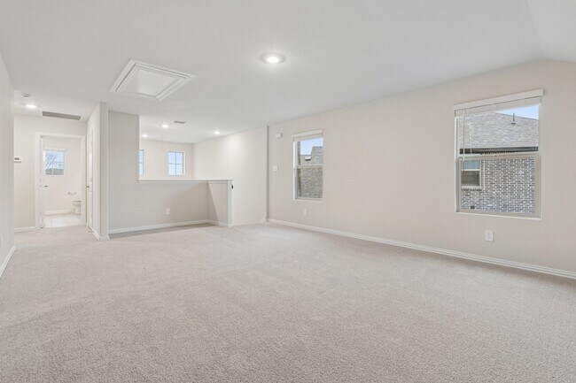 Building Photo - 702 Dotty Dr