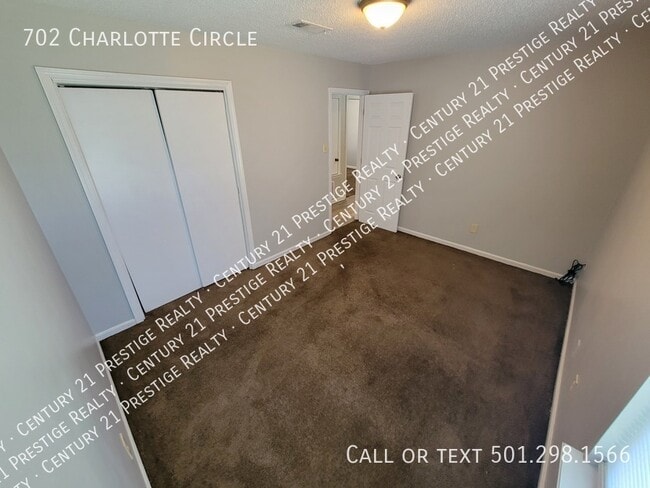 Building Photo - 702 Charlotte Cir