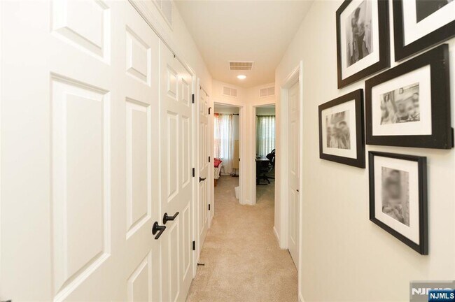 Building Photo - 60 Litchfield Ln