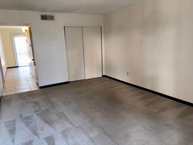 Building Photo - 210 Pelham Rd