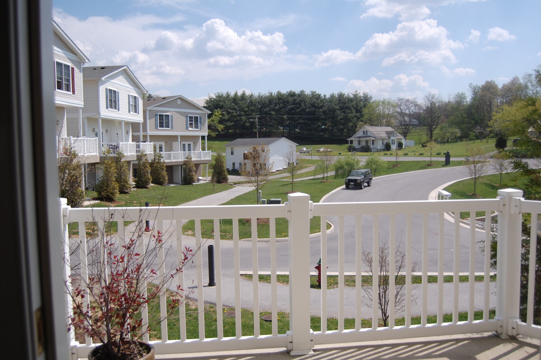 Building Photo - 210 Heights Ln
