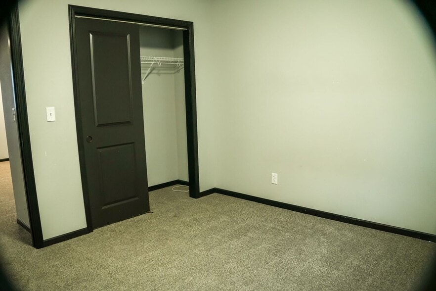 Building Photo - 6040 Kodiak Ln