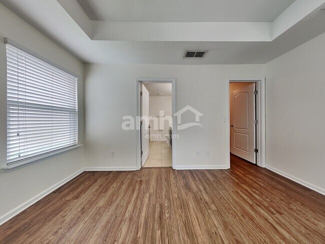 Building Photo - 851 Glendale Ln