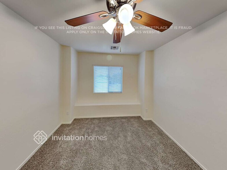 Building Photo - 1273 E Anastasia St