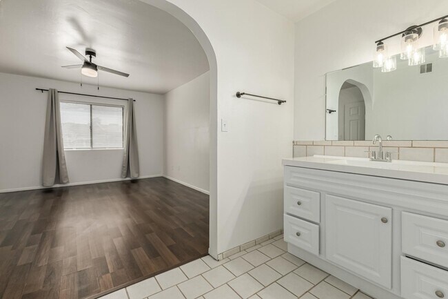 Building Photo - 10828 N Biltmore Dr