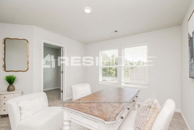 Building Photo - 432 Oakwood Dr NW