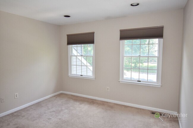 Building Photo - 5474 Grandview Ln