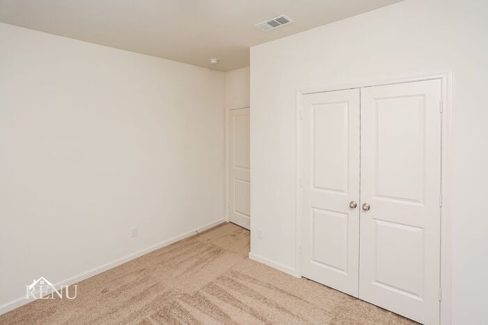 Building Photo - 478 London Dr