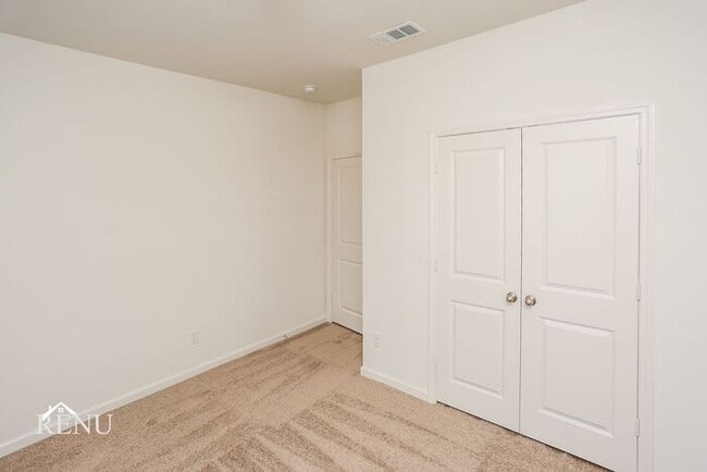 Building Photo - 478 London Dr