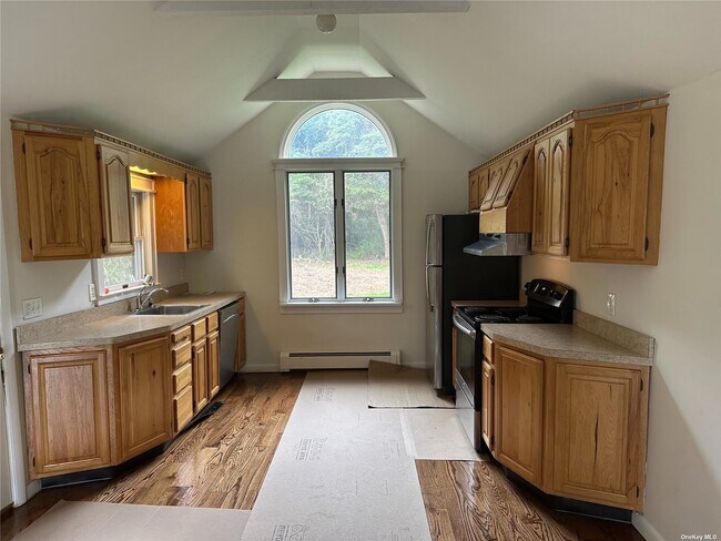 Building Photo - 10 Arthur Ave