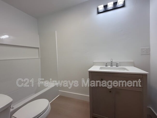 Building Photo - 16 Panorama Dr