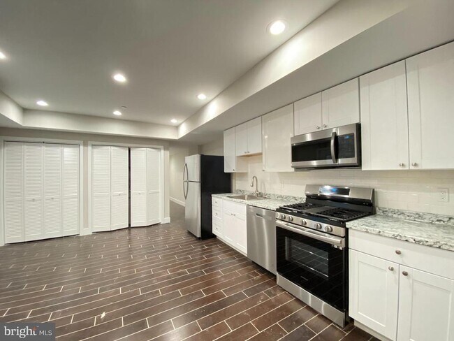 Building Photo - 1716 N Bouvier St