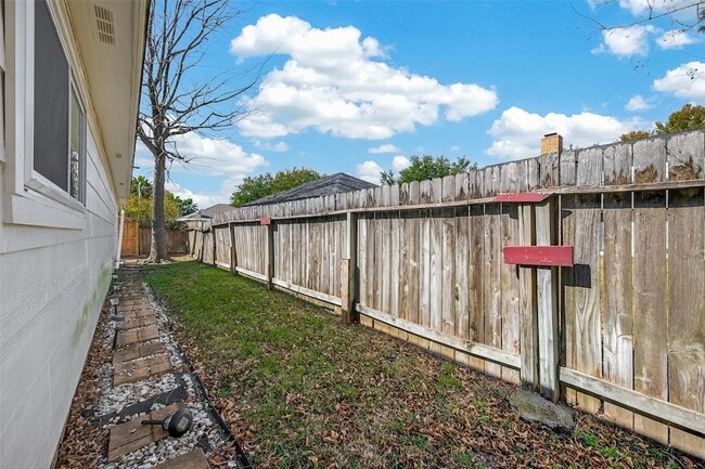 Building Photo - 11414 Meadow Lake Dr