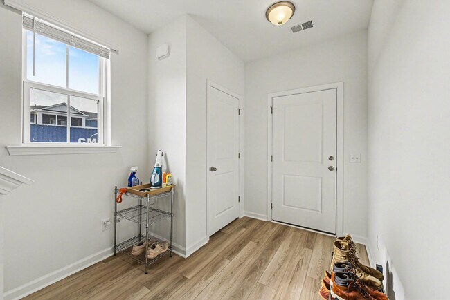 Building Photo - 801 Recess Pt Dr