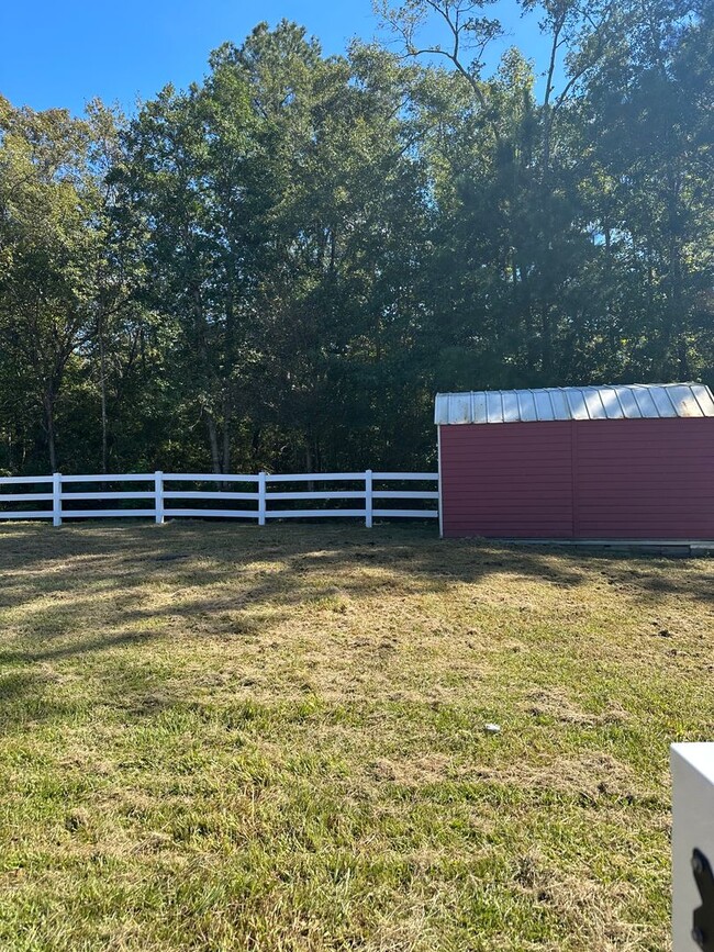 Building Photo - Newly Remodeled 4-Bedroom  Home