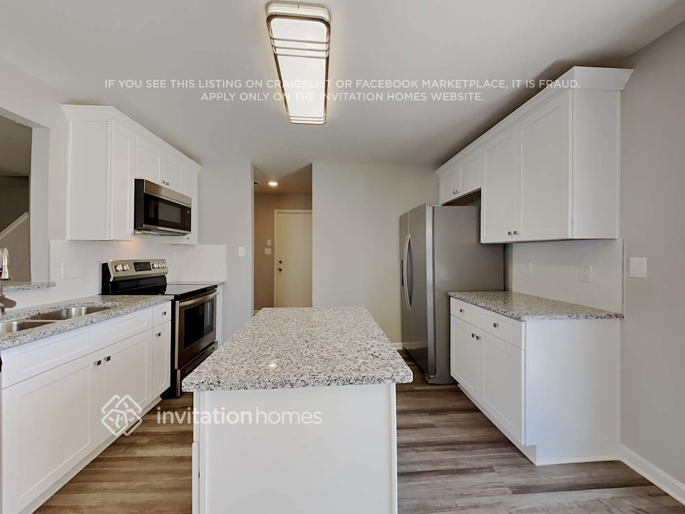 Building Photo - 15249 Pangborn Pl