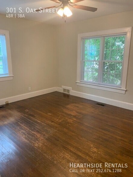 Building Photo - 301 S Oak St