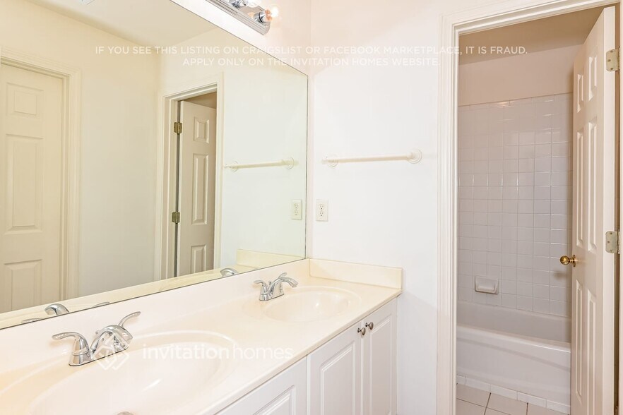 Building Photo - 913 Daylight Cir