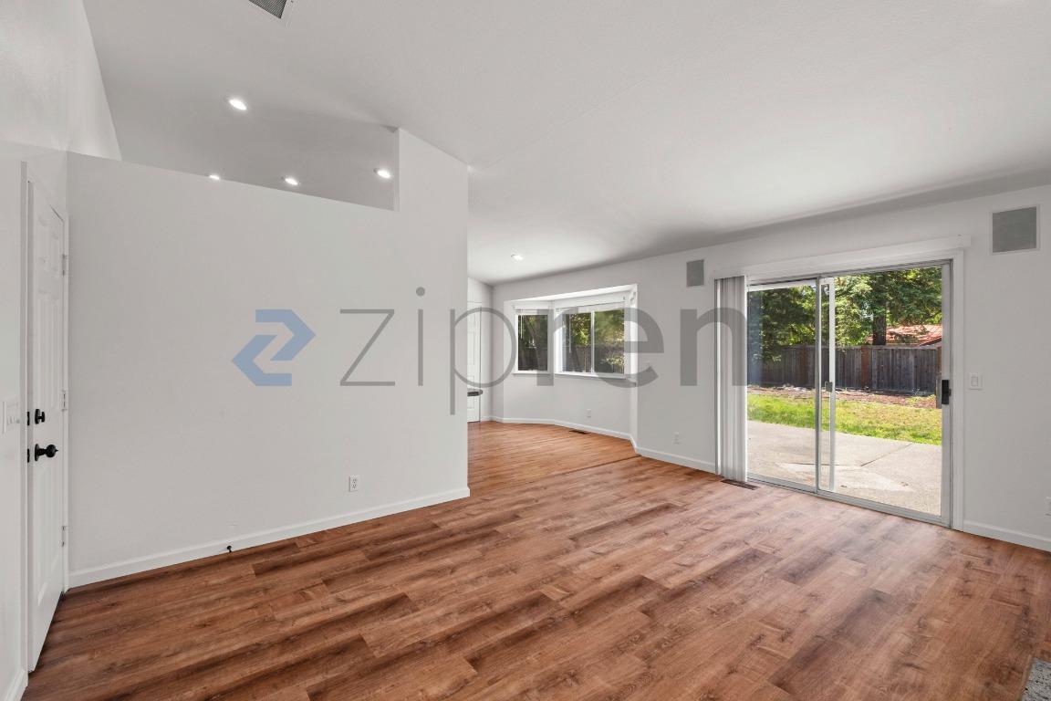 Building Photo - Unit