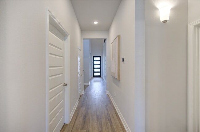 Building Photo - 4110 Sherman Oak Ln