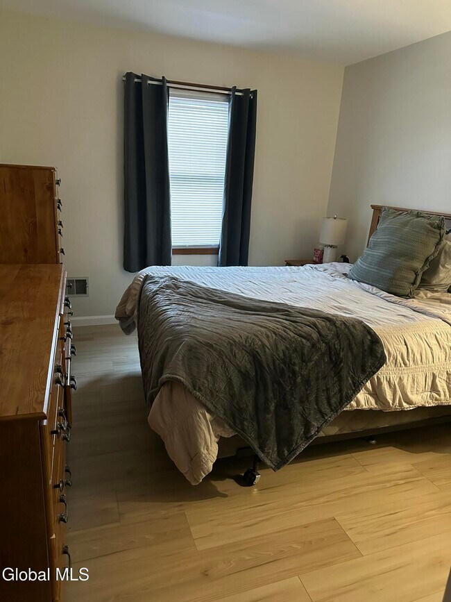 Building Photo - 14 Vanderbilt Ave