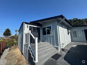 Building Photo - 457 Clubhouse Dr