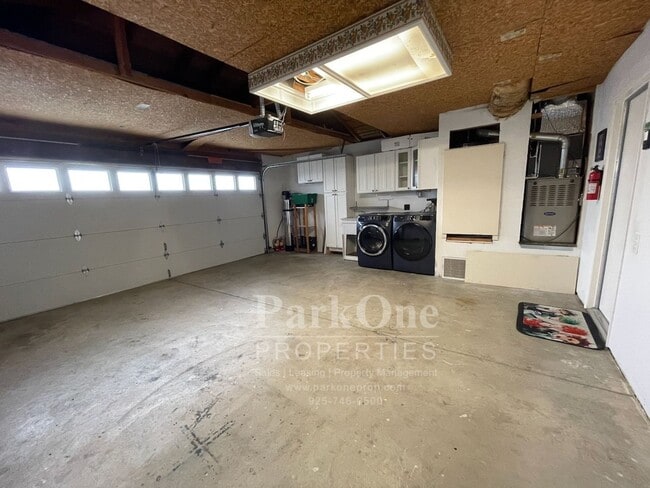 Building Photo - Nicely Update Home Now Available in the Crossings