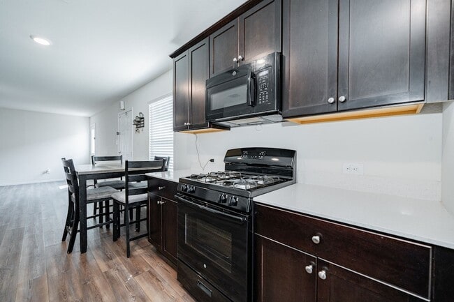 Building Photo - 1822 Barrie Wy