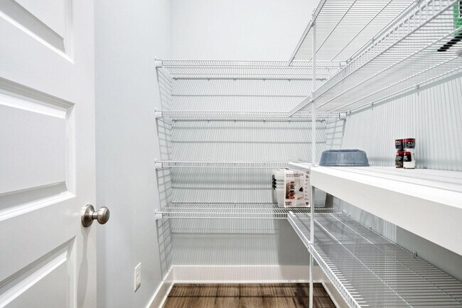 Building Photo - 323 Suwannee Dr