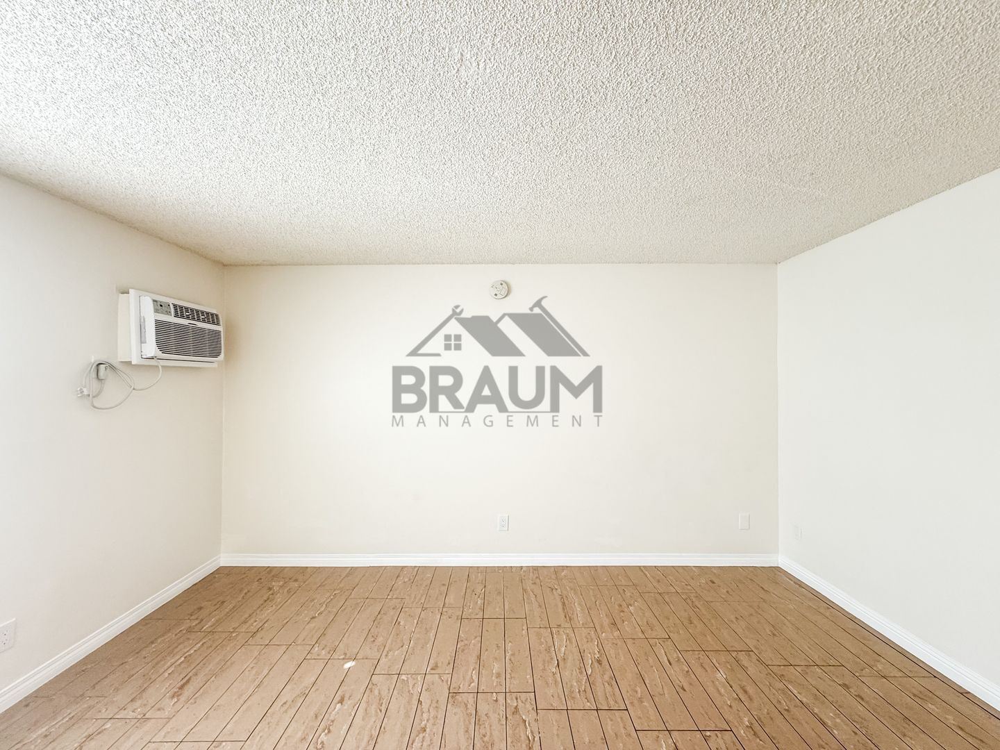 Building Photo - 6612 Sylmar Ave