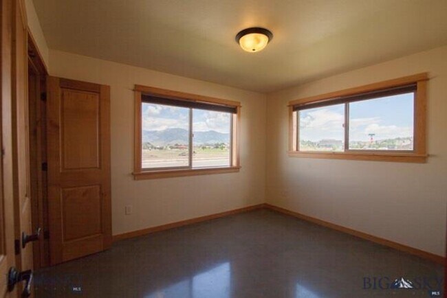 Building Photo - 3-Bedroom, 2-Bathroom Single-Level Home in Bozeman, MT