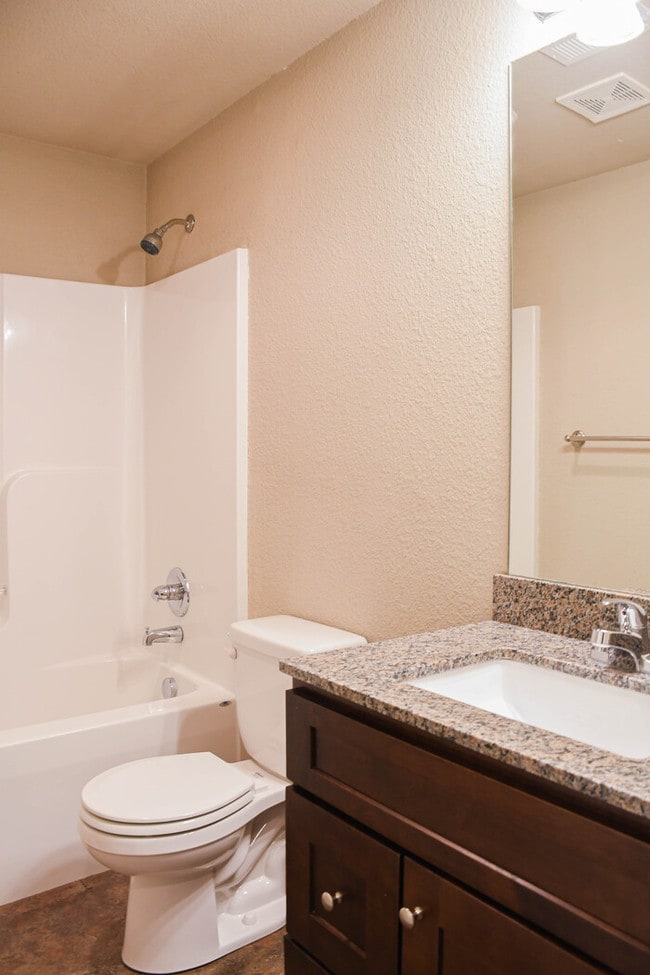 Building Photo - Gorgeous 2 Bed 2.5 Bath Home