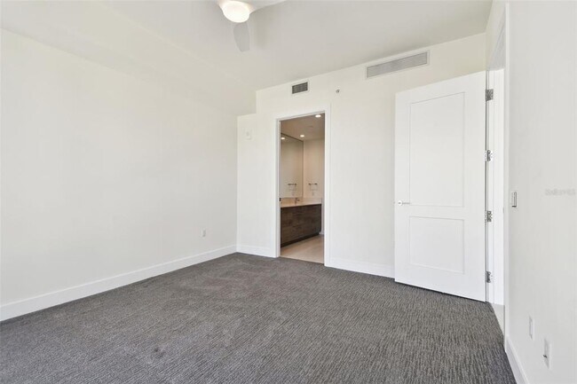 Building Photo - 301 1st St S