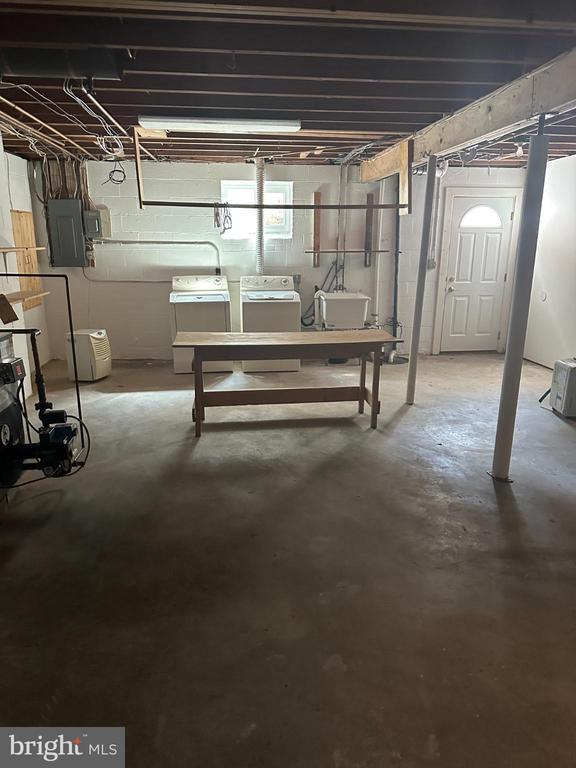 Building Photo - 6804 Santa Maria Ave