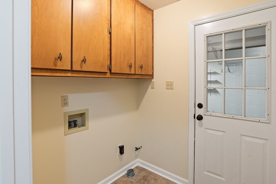 Building Photo - 523 Blue Ridge Crossing