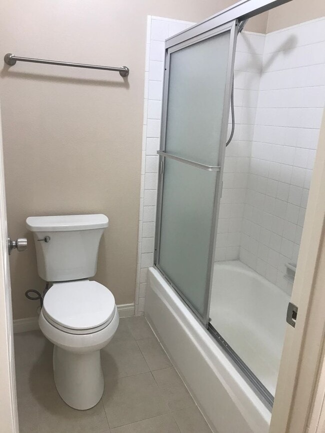 Building Photo - 2 BEDROOM/2BATH TOWN HOUSE STYLE CONDO IN ...