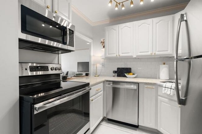 Building Photo - APARTMENT