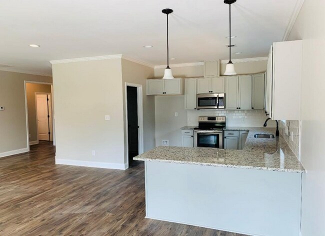 Building Photo - 106B Elm St